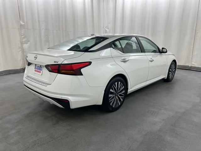Used 2023 White Nissan 2.5 SV image 6