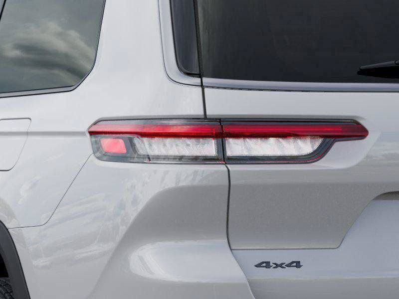 New 2026 Bright White Clear-Coat Exterior Paint Jeep Laredo image 10