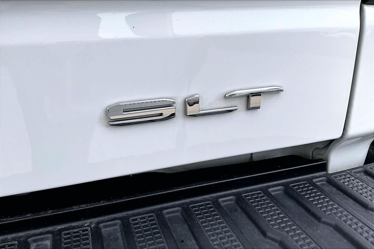 Used 2025 Summit White GMC SLT image 10