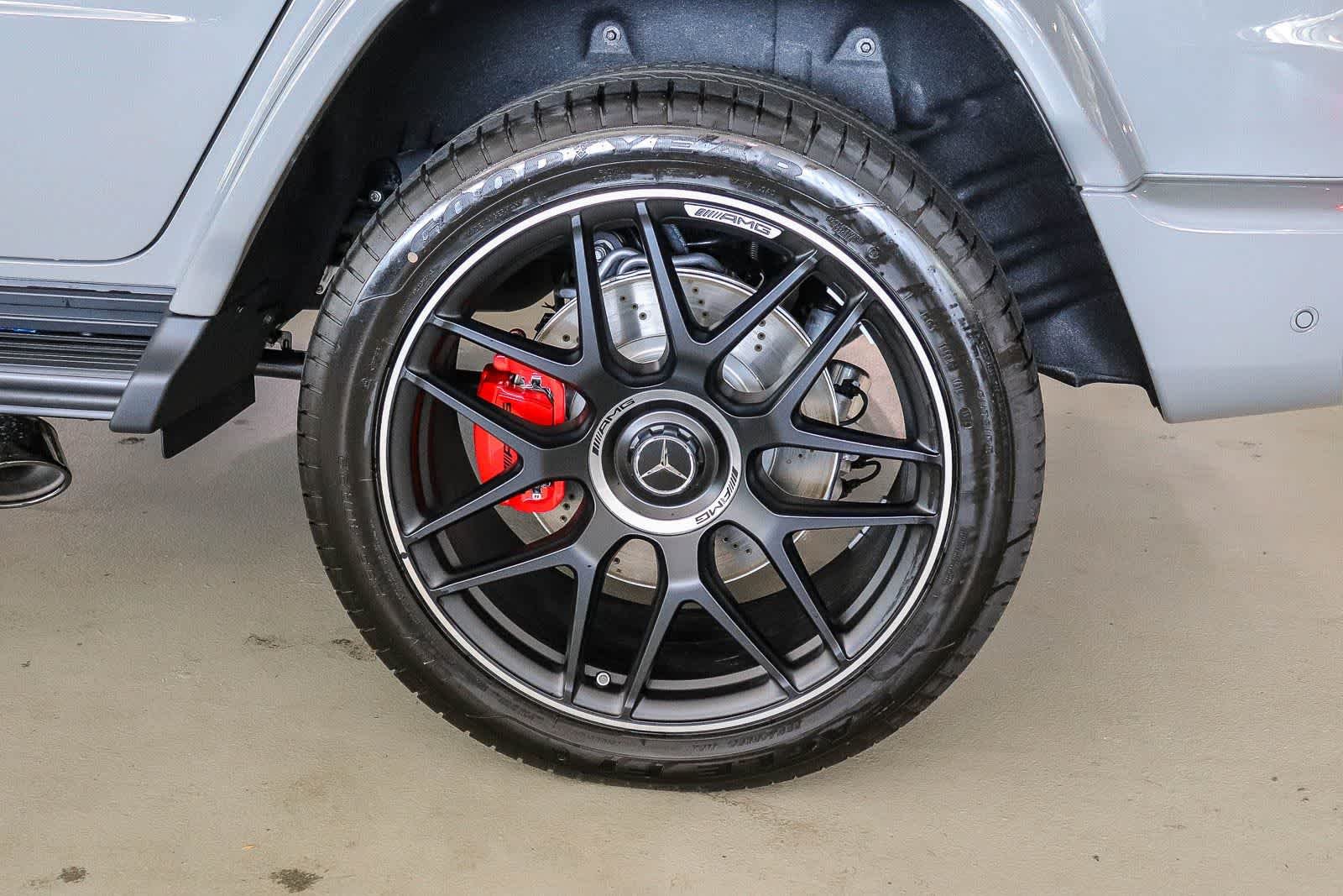 New 2027 MANUFAKTUR Arabian Grey Non- Metallic Mercedes-Benz AMG® G 63 image 10