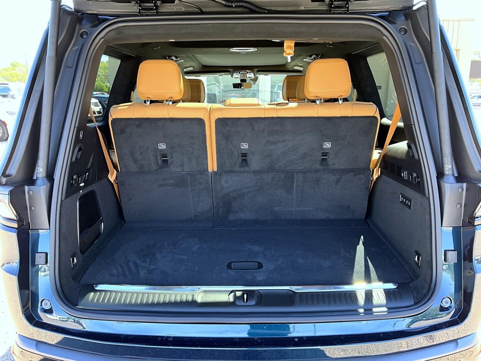 New 2026 Fathom Blue Pearl-Coat Exterior Paint (Late Availability) Jeep Summit Reserve image 9