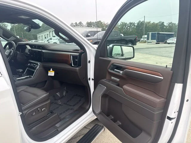 Used 2025 White GMC Denali image 20