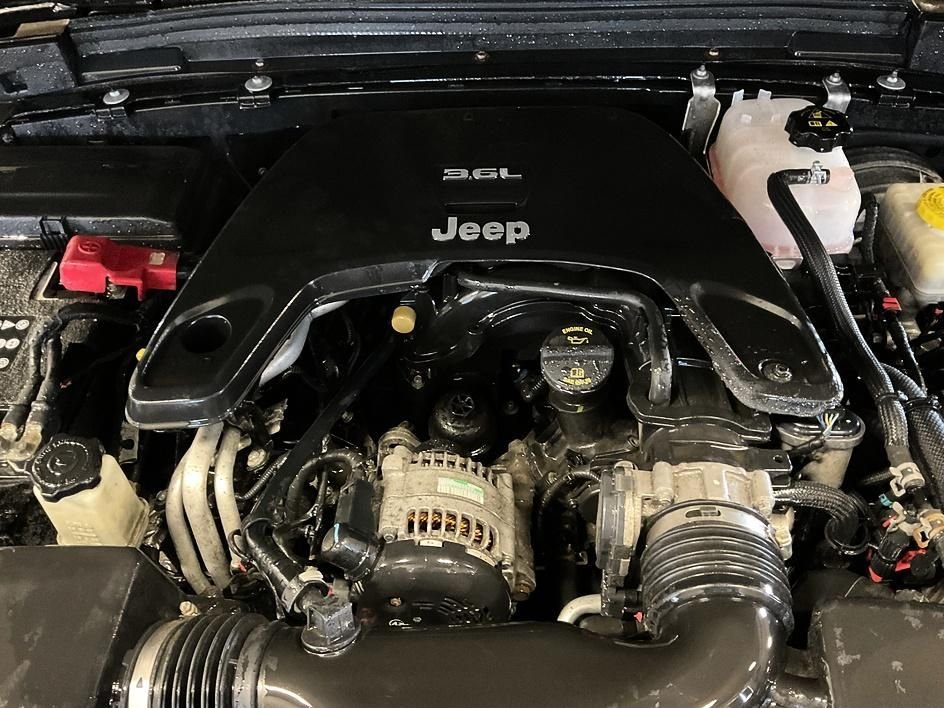 Used 2019 Black Jeep Unlimited Sport S image 19