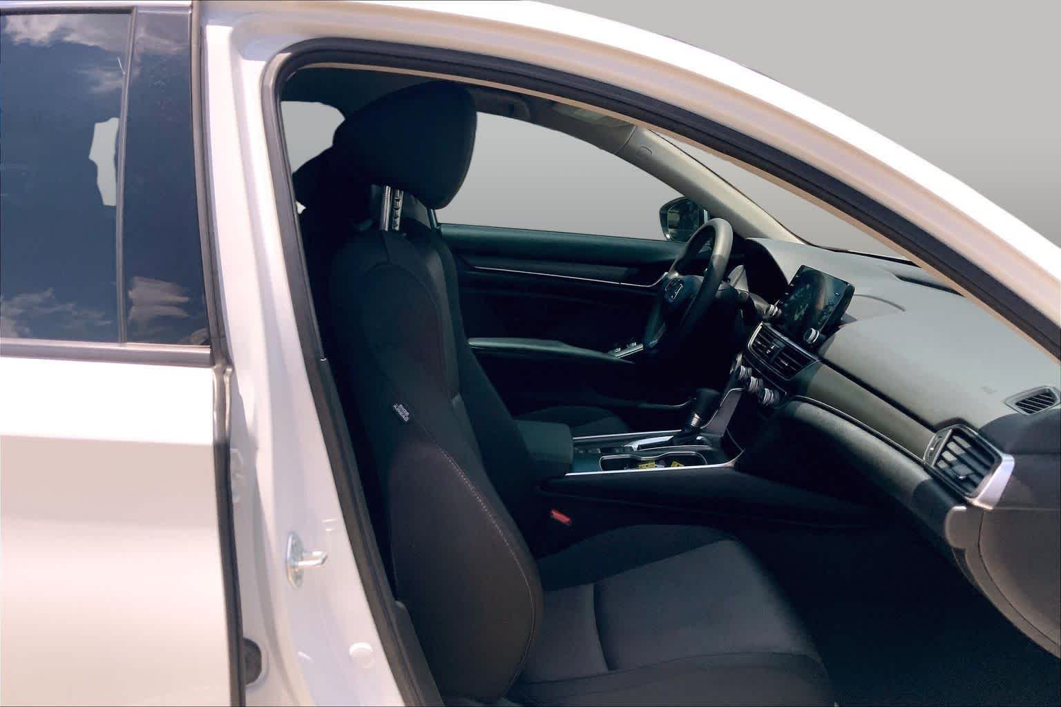 Used 2022 Platinum White Pearl Honda LX image 9