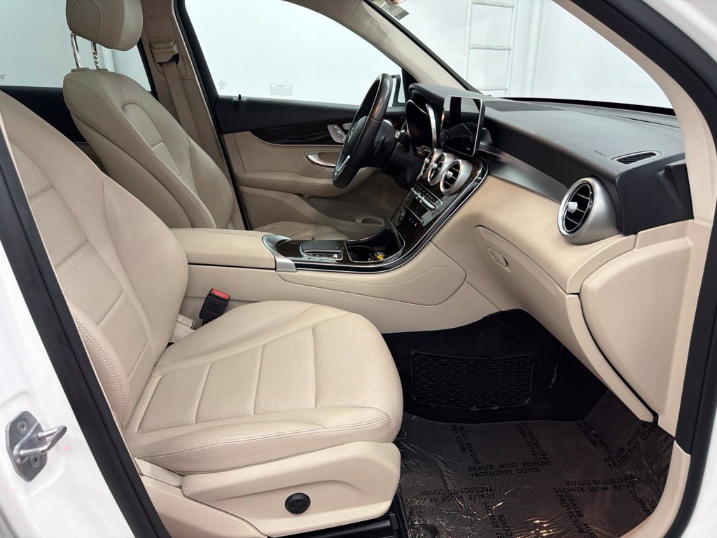 Used 2020 White Mercedes-Benz GLC 300 image 28