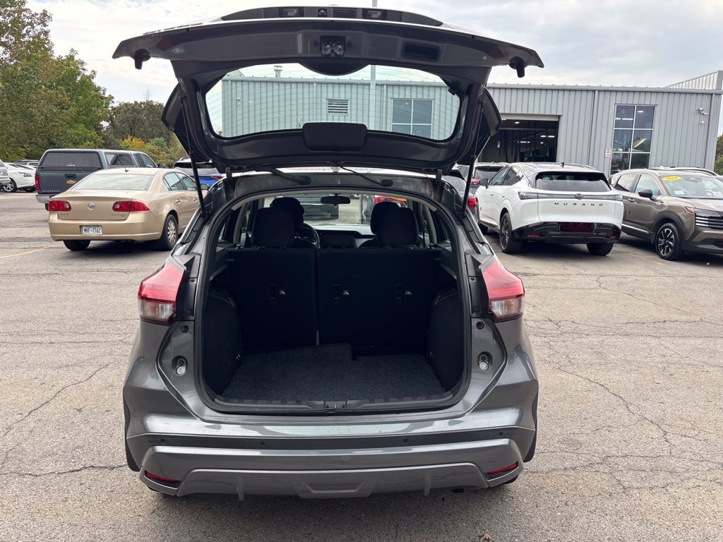 Used 2021 Gray Nissan S image 7