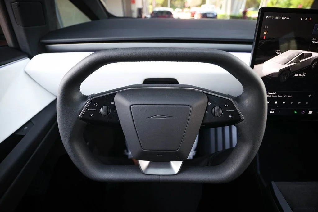 2024 Tesla Cybertruck Base - Photo 23