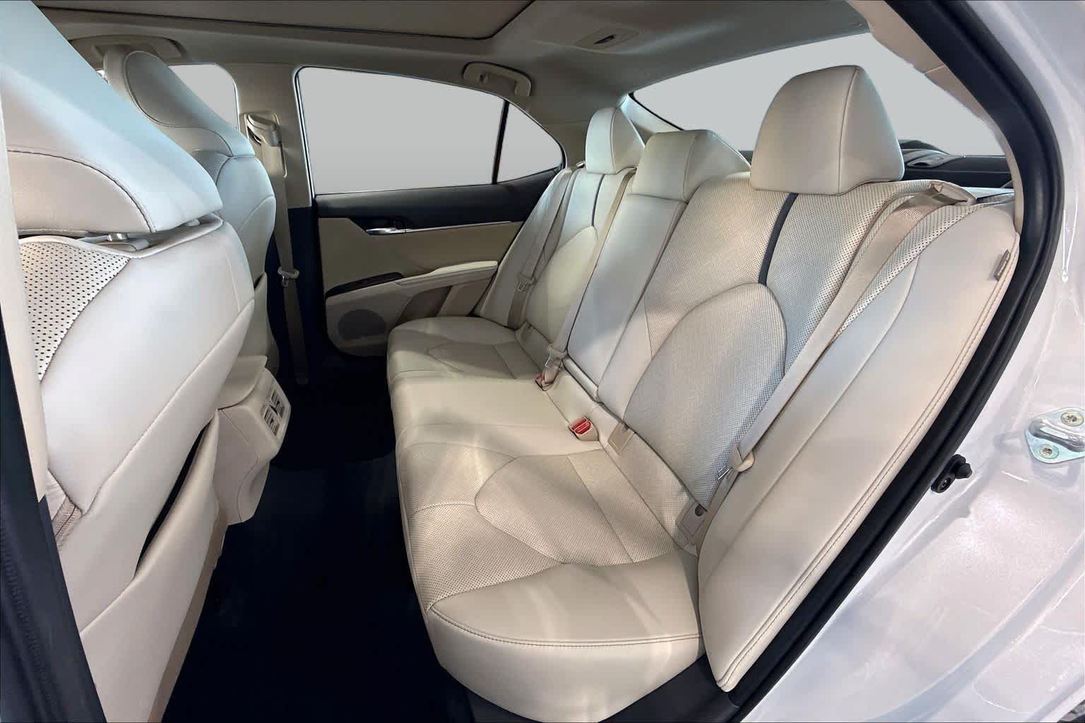 Used 2023 Wind Chill Pearl Toyota XLE V6 image 21