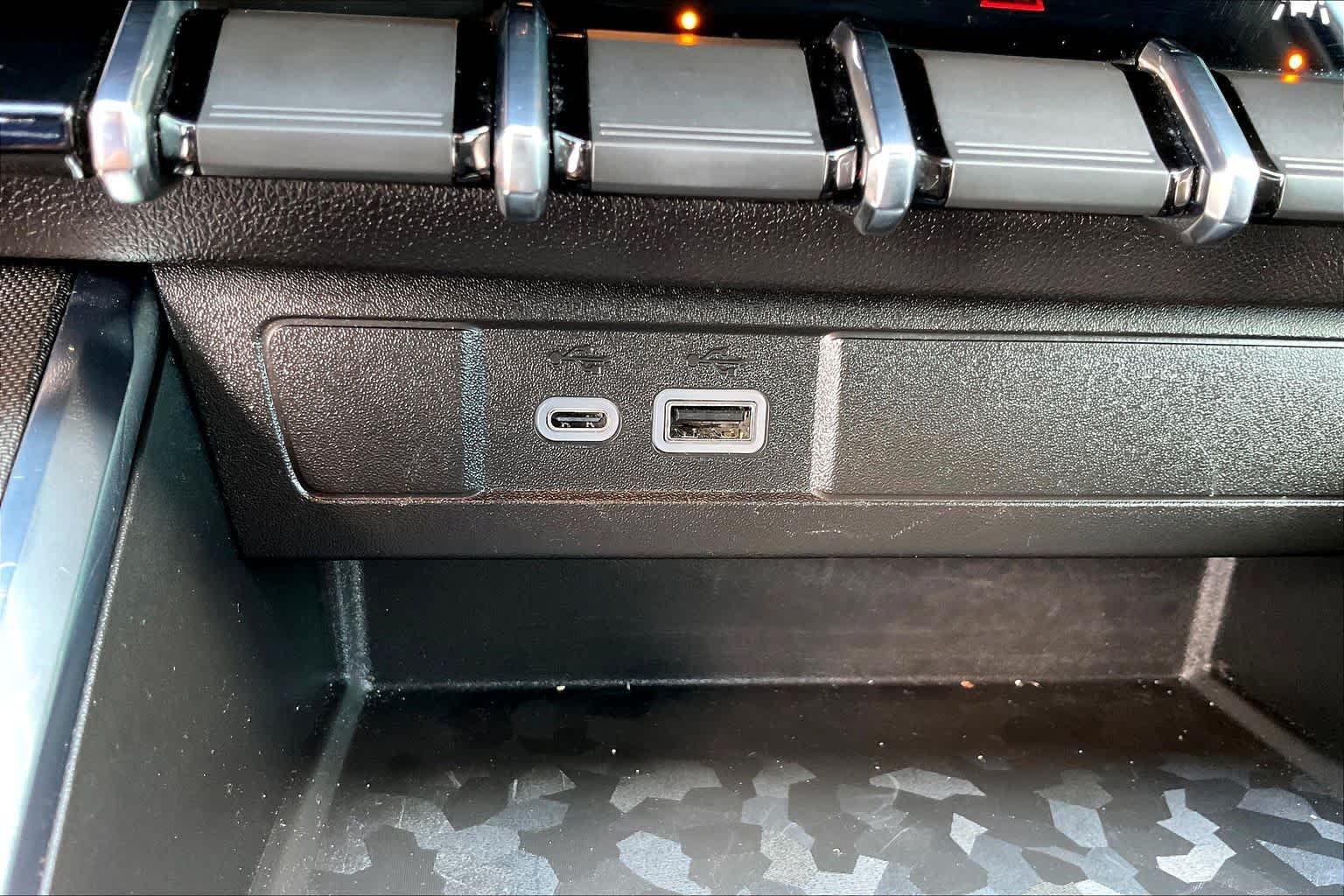 Used 2025 Onyx Black GMC 2WD Elevation image 32