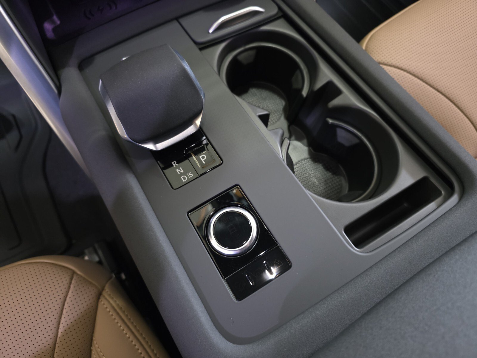 New 2026 Carpathian Grey Land Rover Dynamic SE image 17