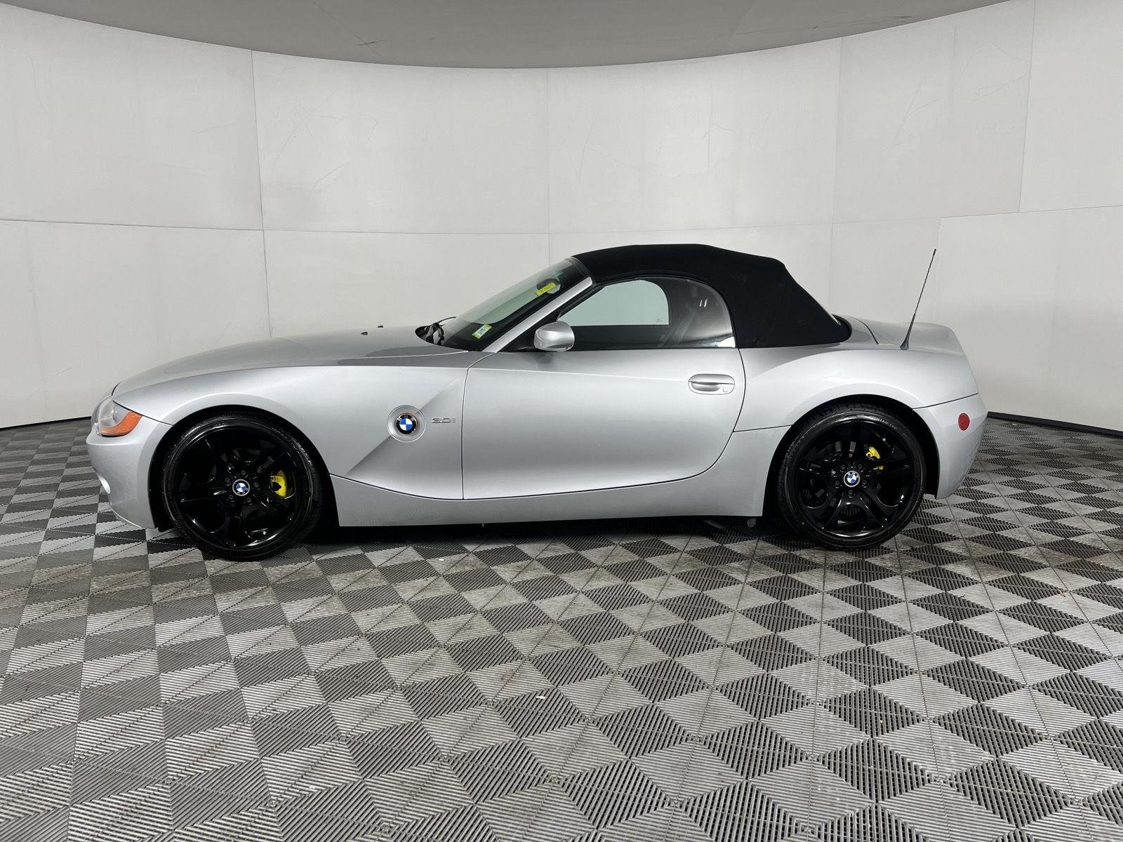 Used 2003  BMW 3.0i image 12