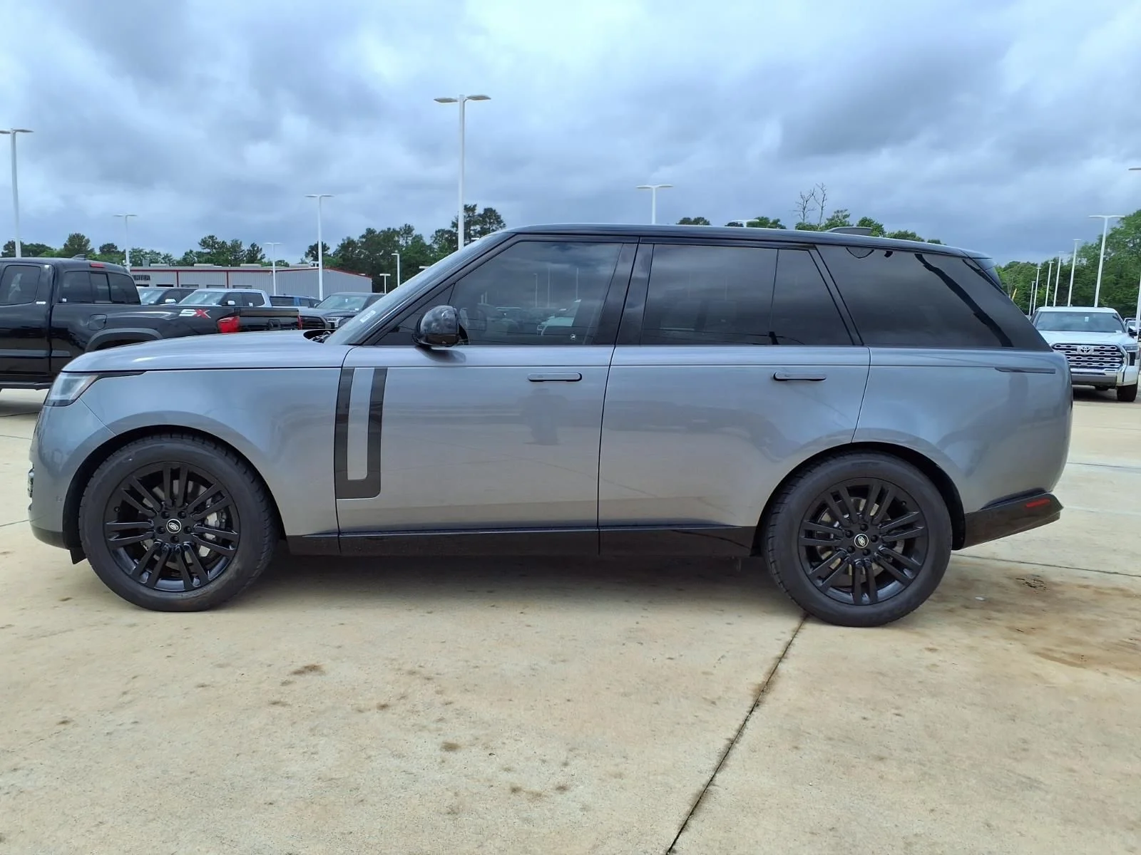 2023 Land Rover Range Rover SE - Photo 9