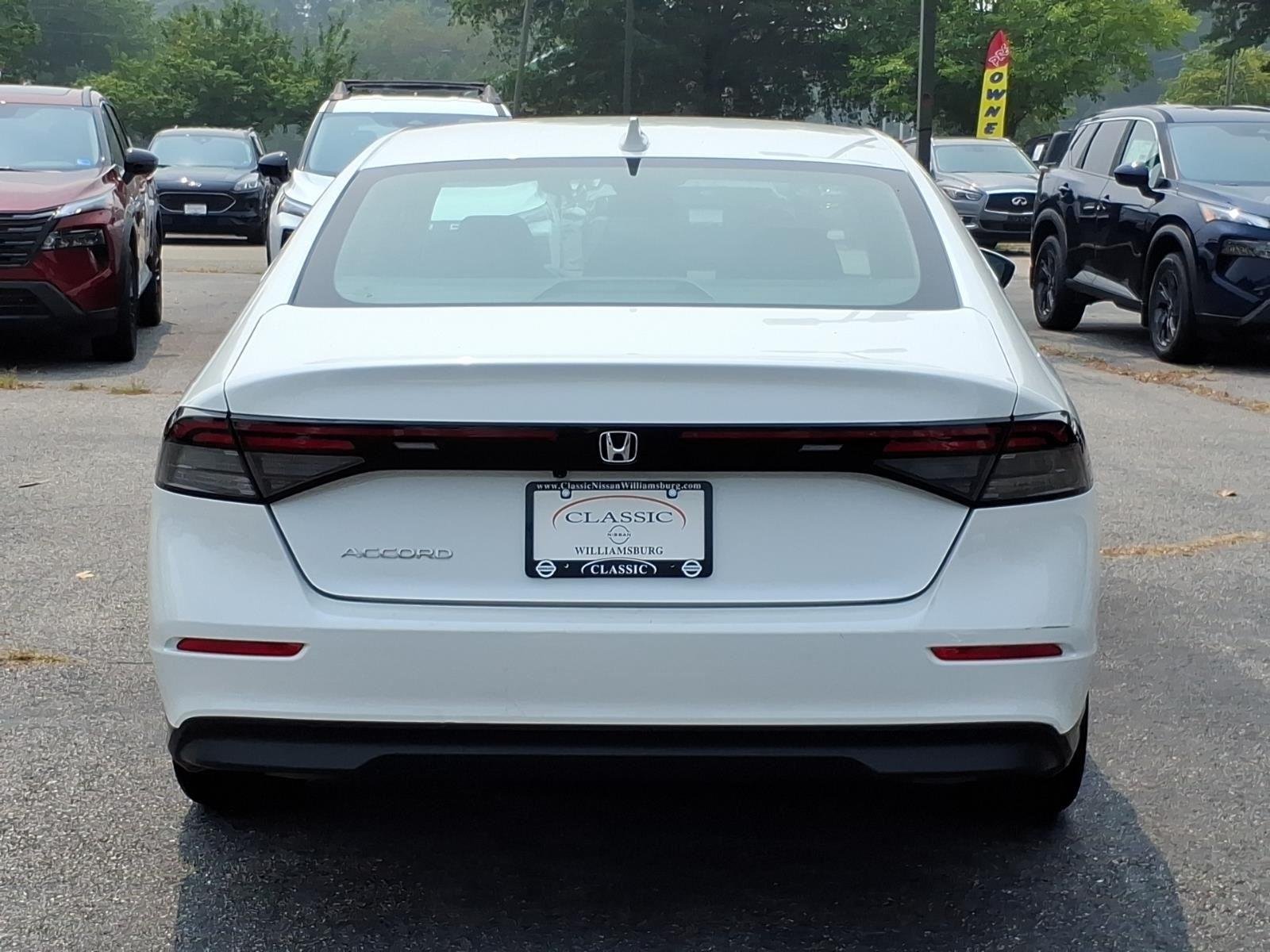 Used 2024 WHITE Honda EX image 8