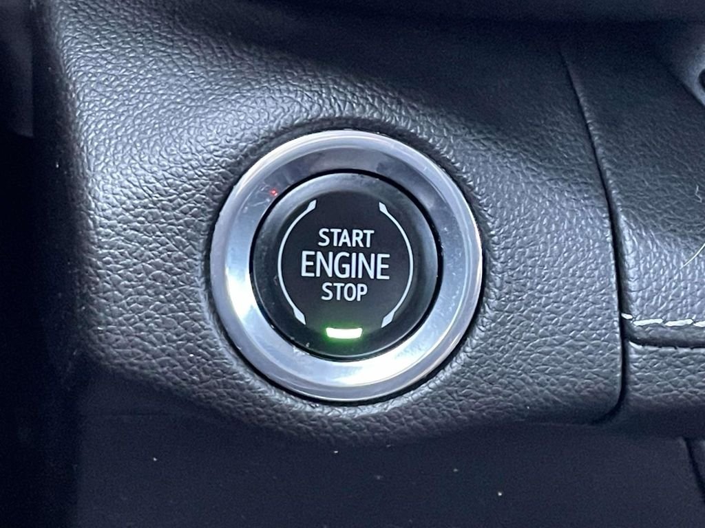Used 2022 Blue Buick Essence image 24