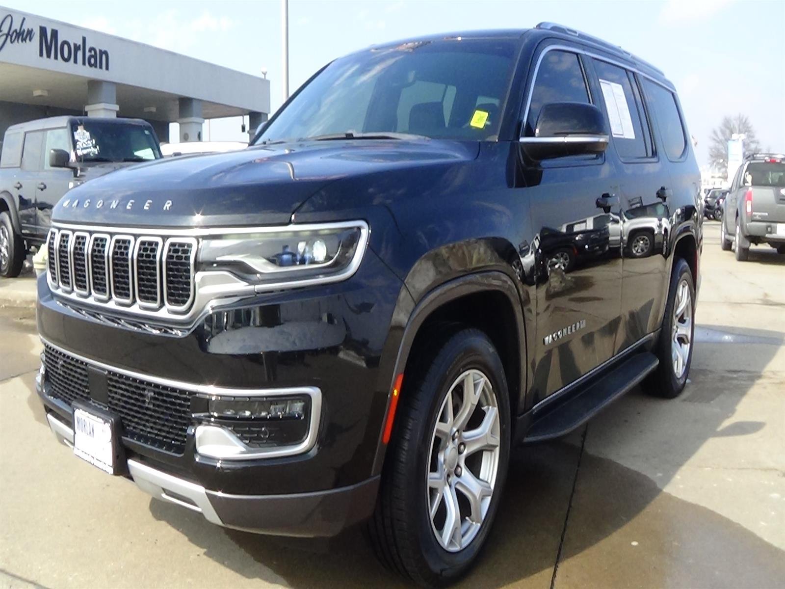 Used 2023 Diamond Black Crystal Pearl Coat (pxj) Jeep Series II image 2