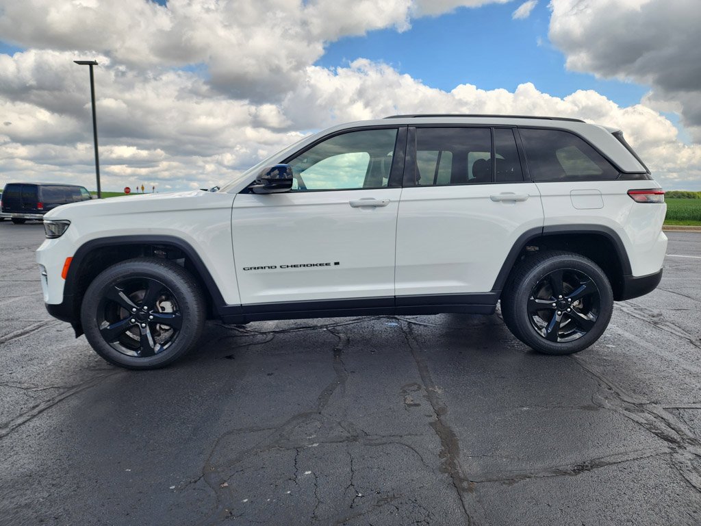 Used 2023 Bright White Clearcoat Jeep Limited image 6