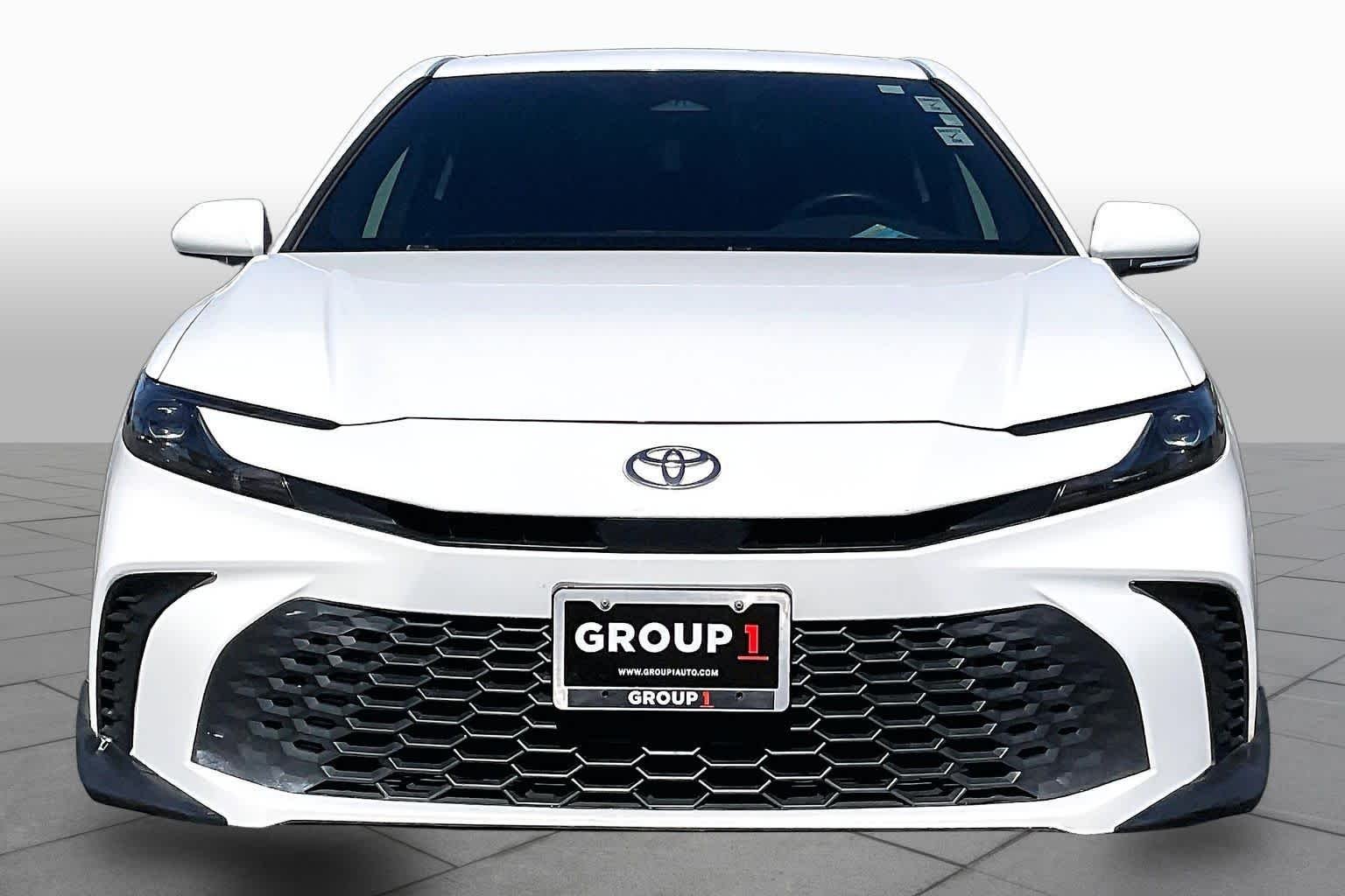 Certified Used 2025 Ice Cap Toyota SE image 3