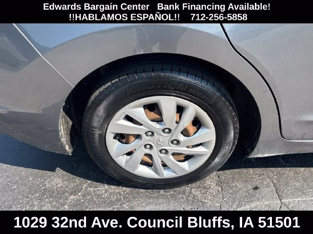 Used 2019 Gray Hyundai SE image 9