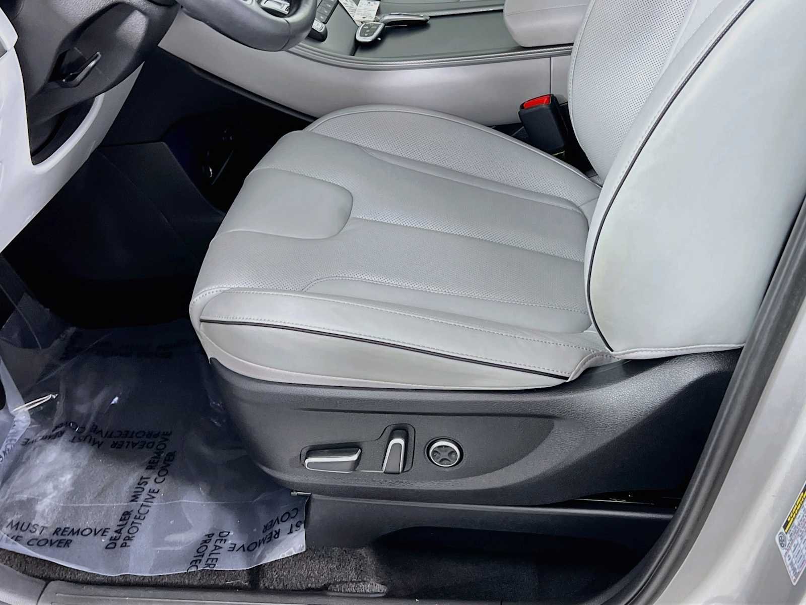 Used 2024 Typhoon Silver Hyundai SEL 7P image 20