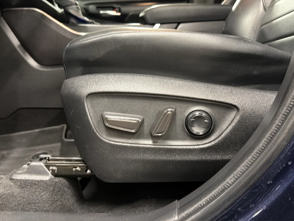 Used 2022 Blue Toyota XLE image 19