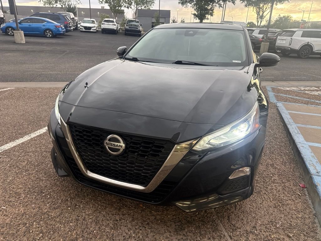 Used 2020 Black Nissan 2.5 SR image 2
