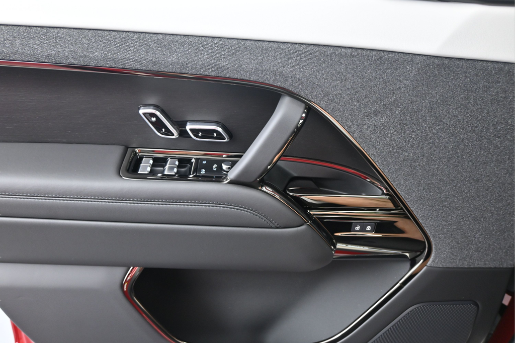 New 2026  Land Rover Dynamic SE image 10