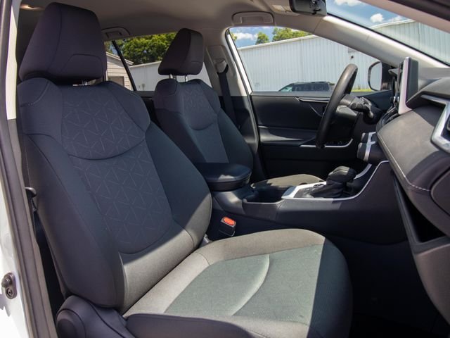 2024 Toyota RAV4 XLE - Photo 18