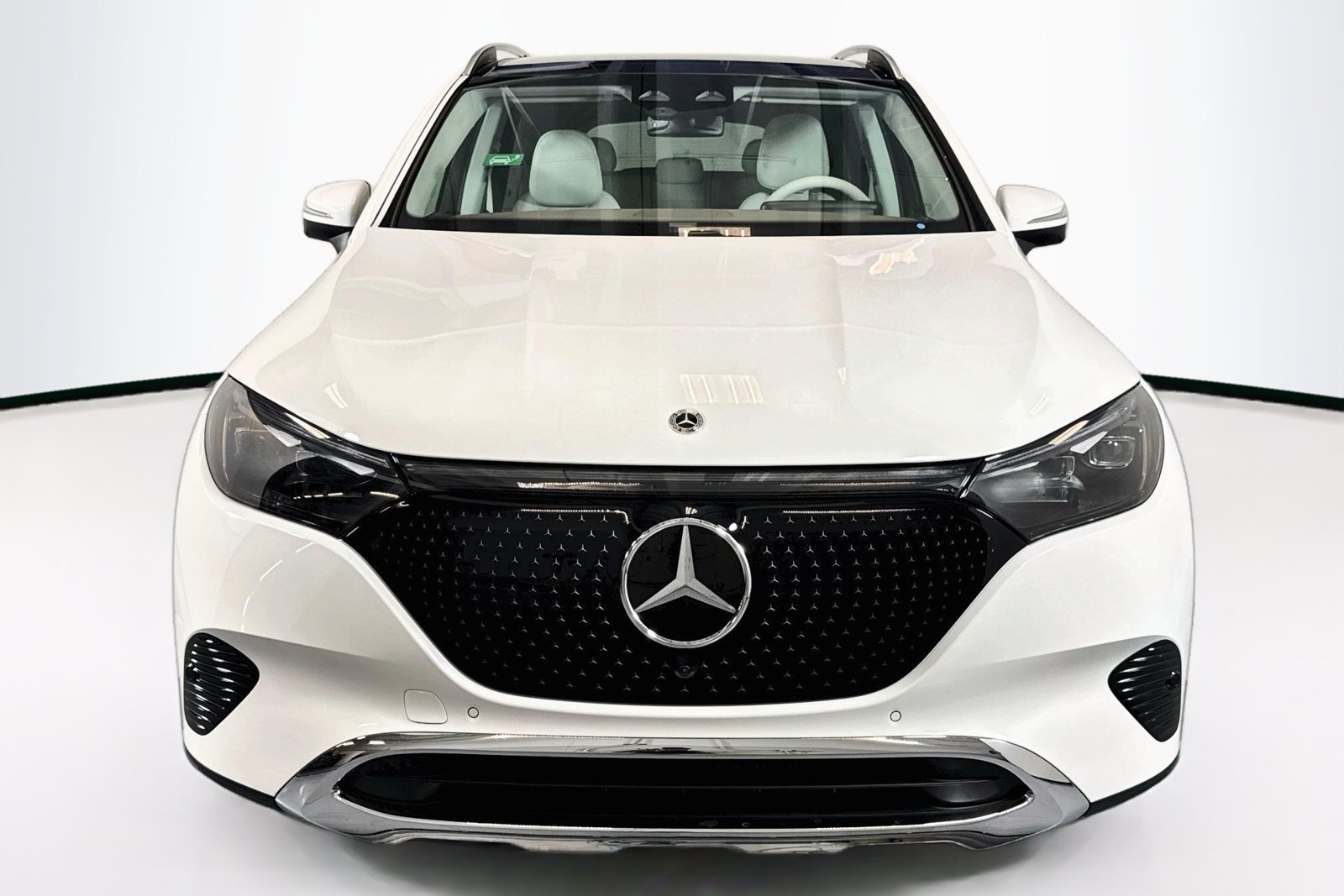 New 2026 Polar White Mercedes-Benz EQE 320+ image 2