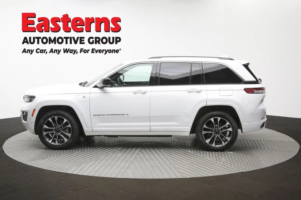 Used 2022 White Jeep Overland 4xe image 64