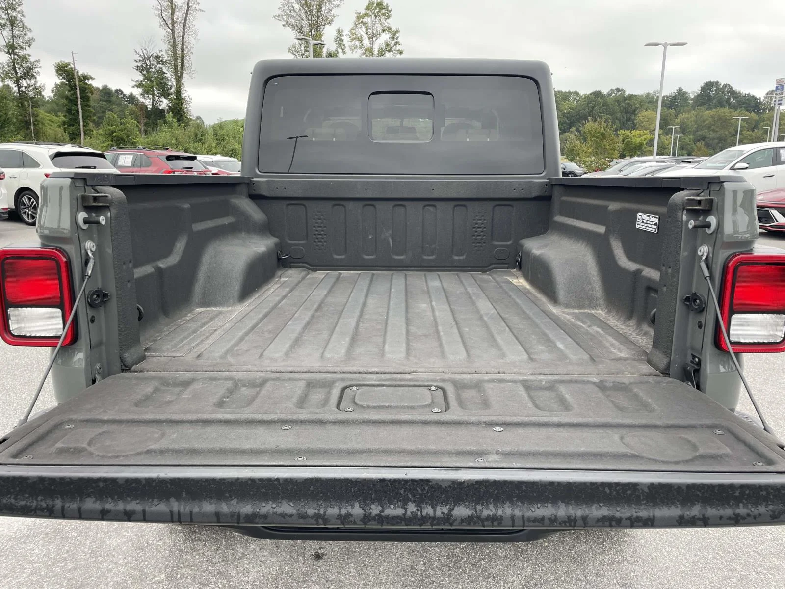 Used 2020 Sting-Gray Clearcoat Jeep Sport S image 29