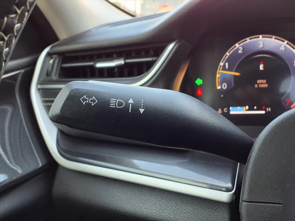 Used 2021 White Jeep Laredo image 27