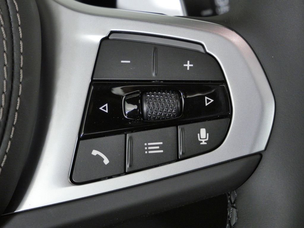 New 2026 Mineral White Metallic BMW xDrive40i image 42