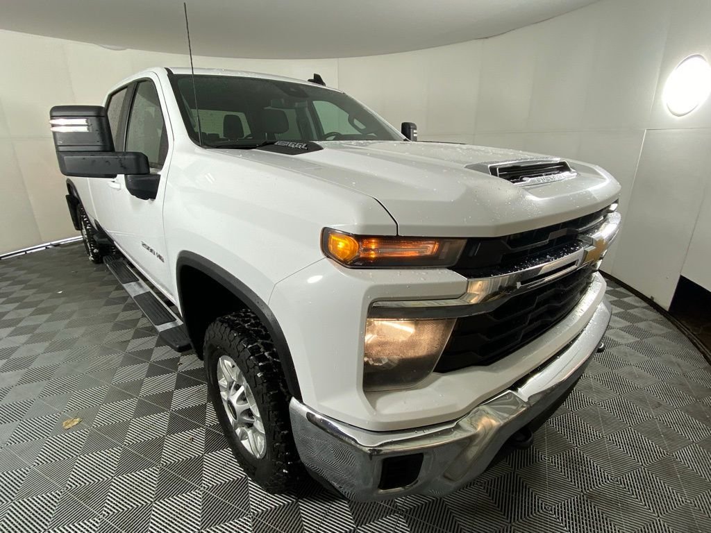 Used 2024 White Chevrolet LT image 12