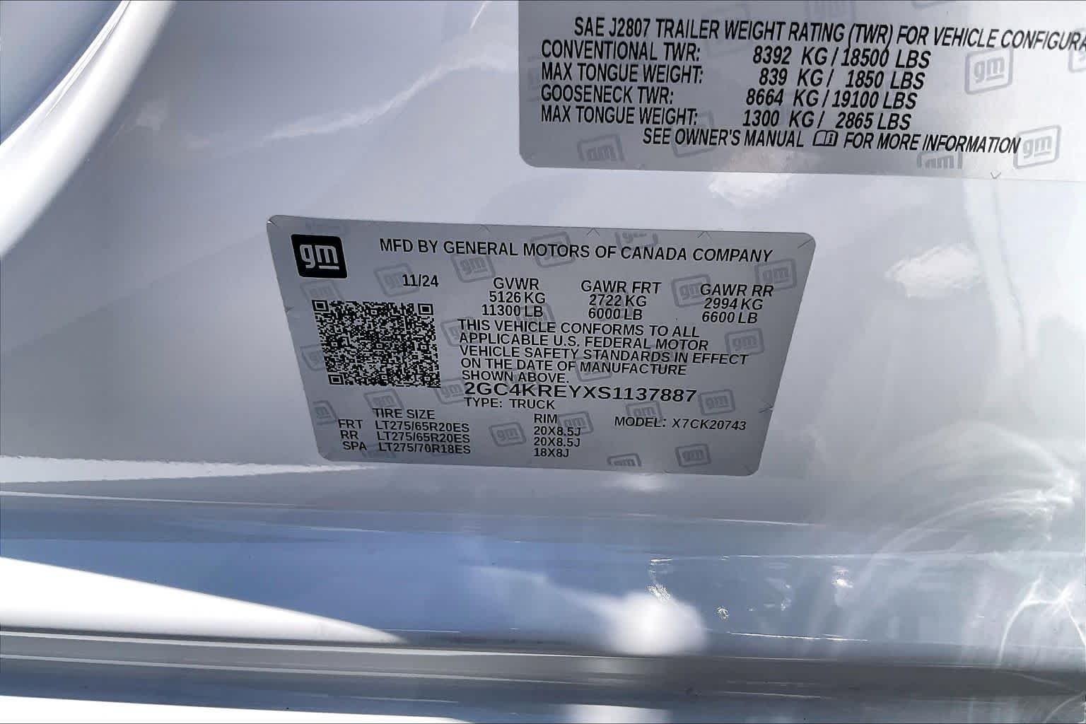 Used 2025 Summit White Chevrolet High Country image 30