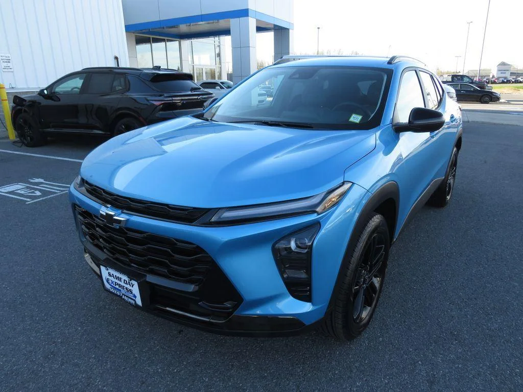 Used 2025 Marina Blue Chevrolet ACTIV image 13