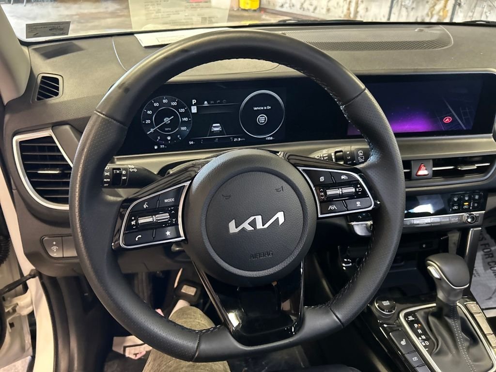 Used 2024 White Kia SX image 26