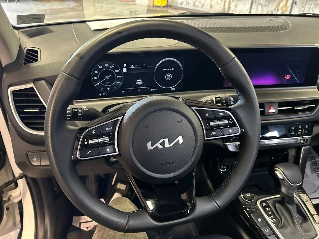 Used 2024 White Kia SX image 26