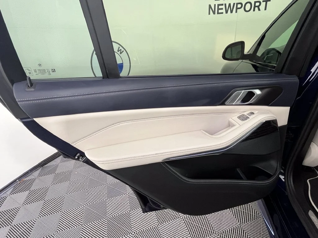 Used 2021 Blue BMW xDrive40i image 29