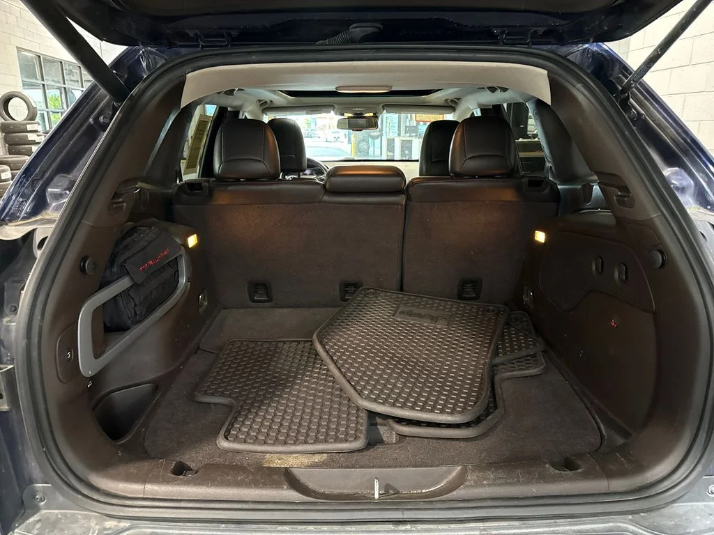 Used 2015 Blue Jeep Trailhawk image 11