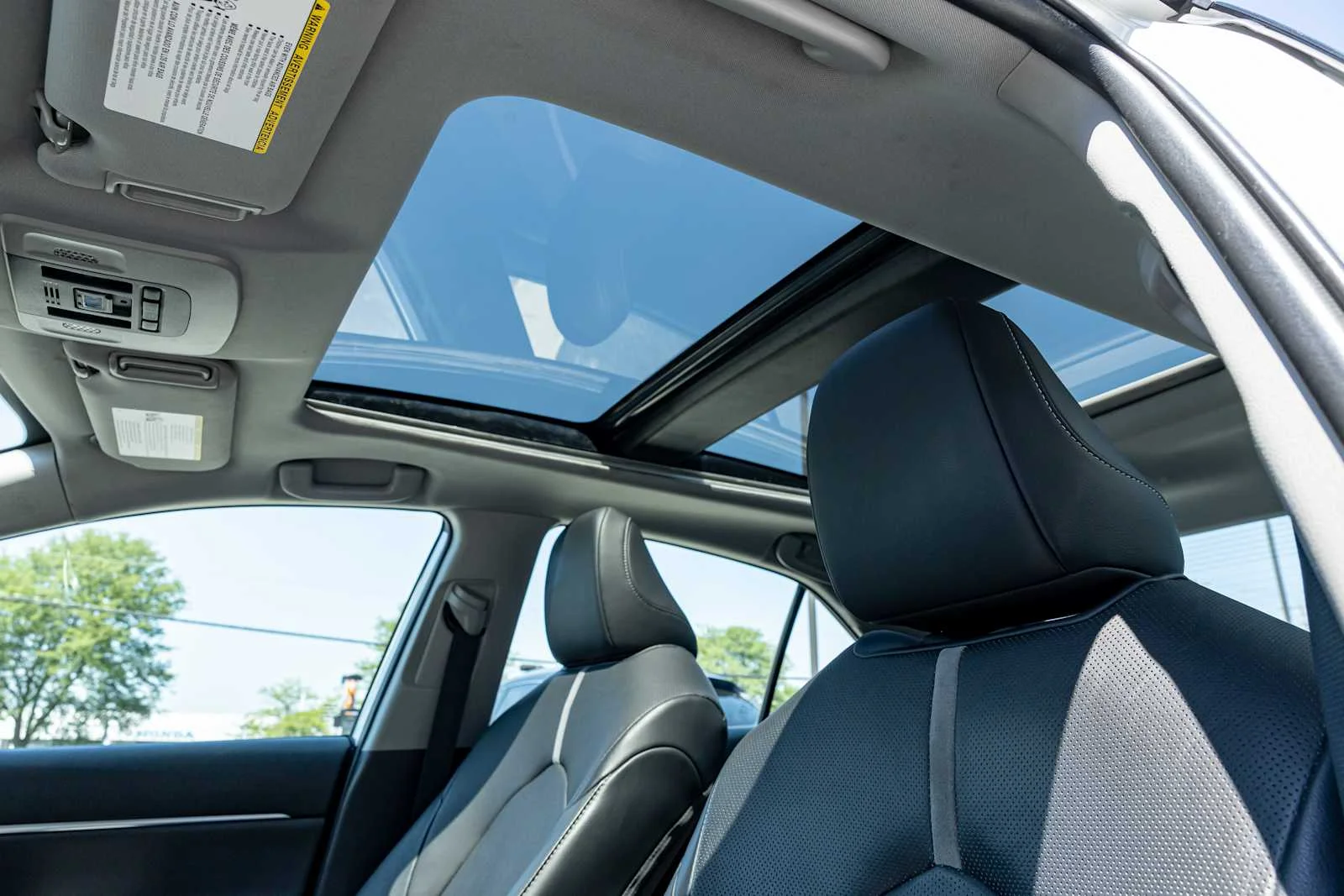 Used 2020 Wind Chill Pearl Toyota XSE V6 image 30