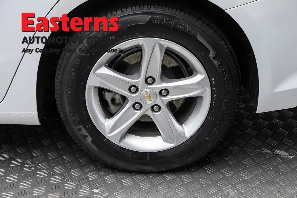 Used 2022 White Chevrolet LT image 8