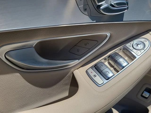 Used 2023 White Mercedes-Benz GLC 300 image 18