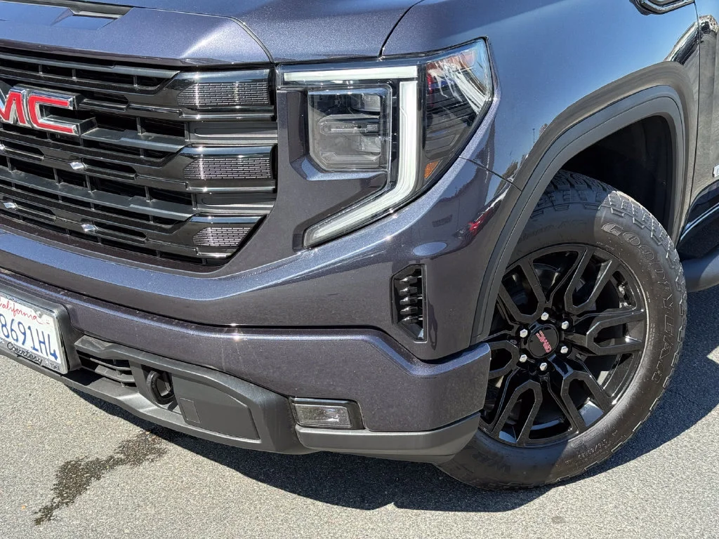Used 2026 Titanium Rush Metallic GMC Elevation image 3