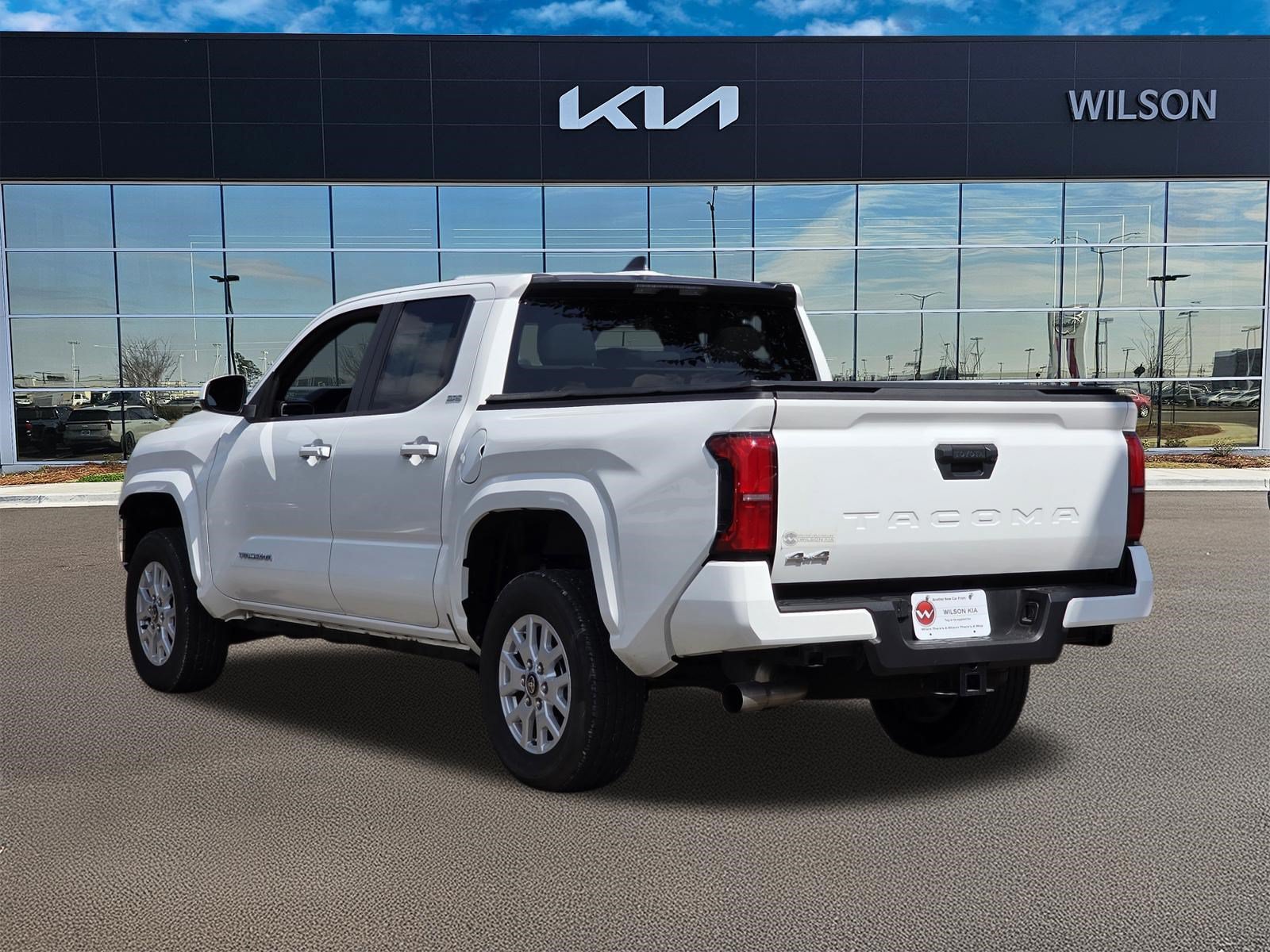 2025 Toyota Tacoma SR5 - Photo 6