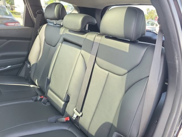 Used 2023 Black Hyundai SEL image 12