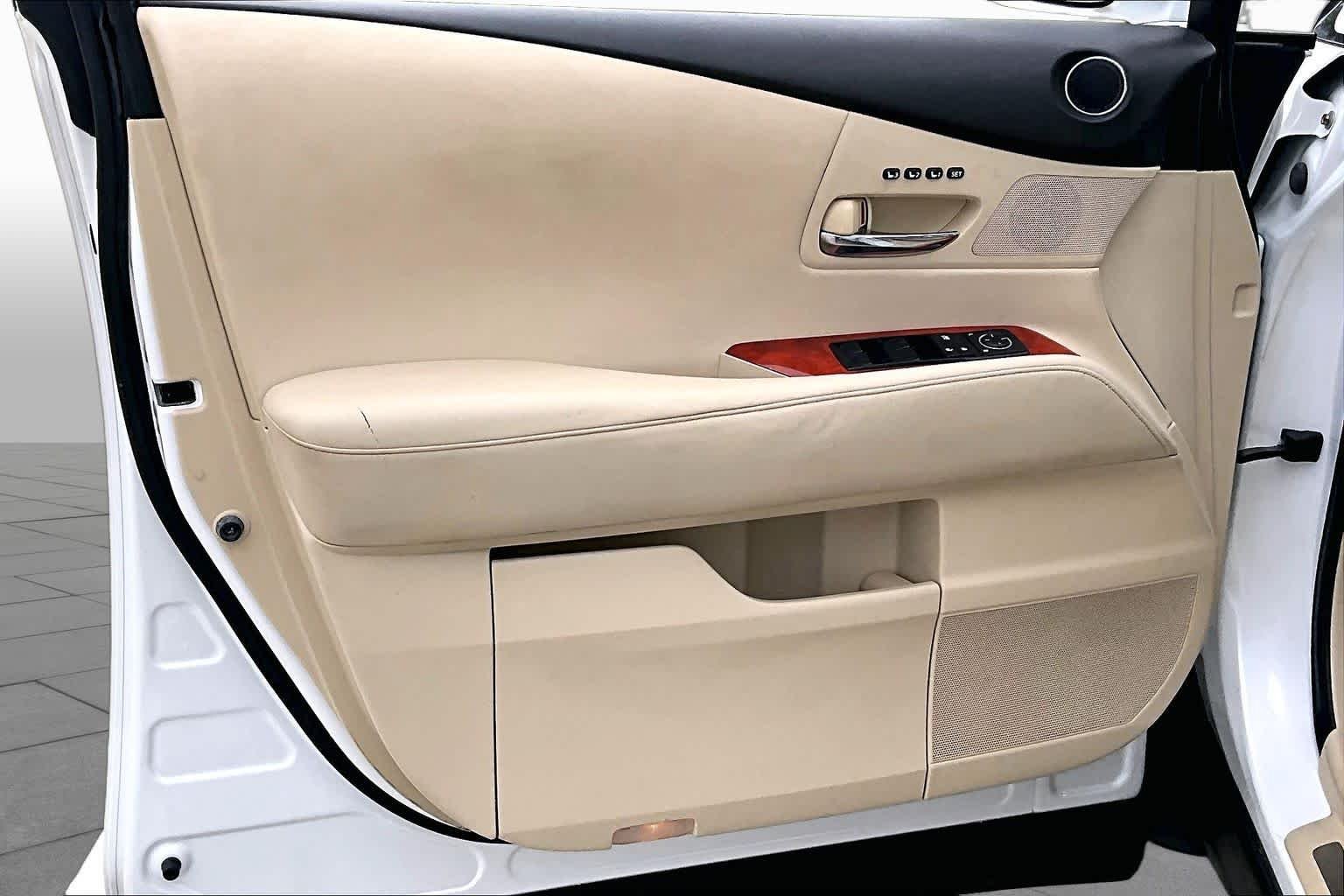 Used 2010 Starfire Pearl Lexus  image 24