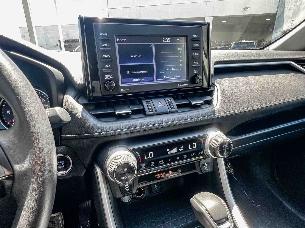 Used 2021 White Toyota XLE Premium image 22
