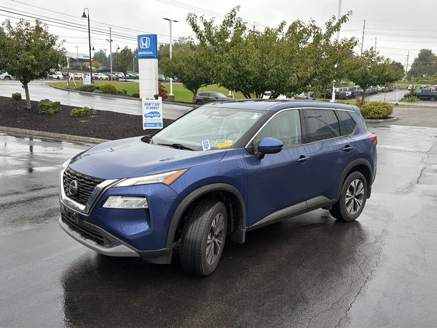 Used 2021 Caspian Blue Metallic Nissan SV image 3