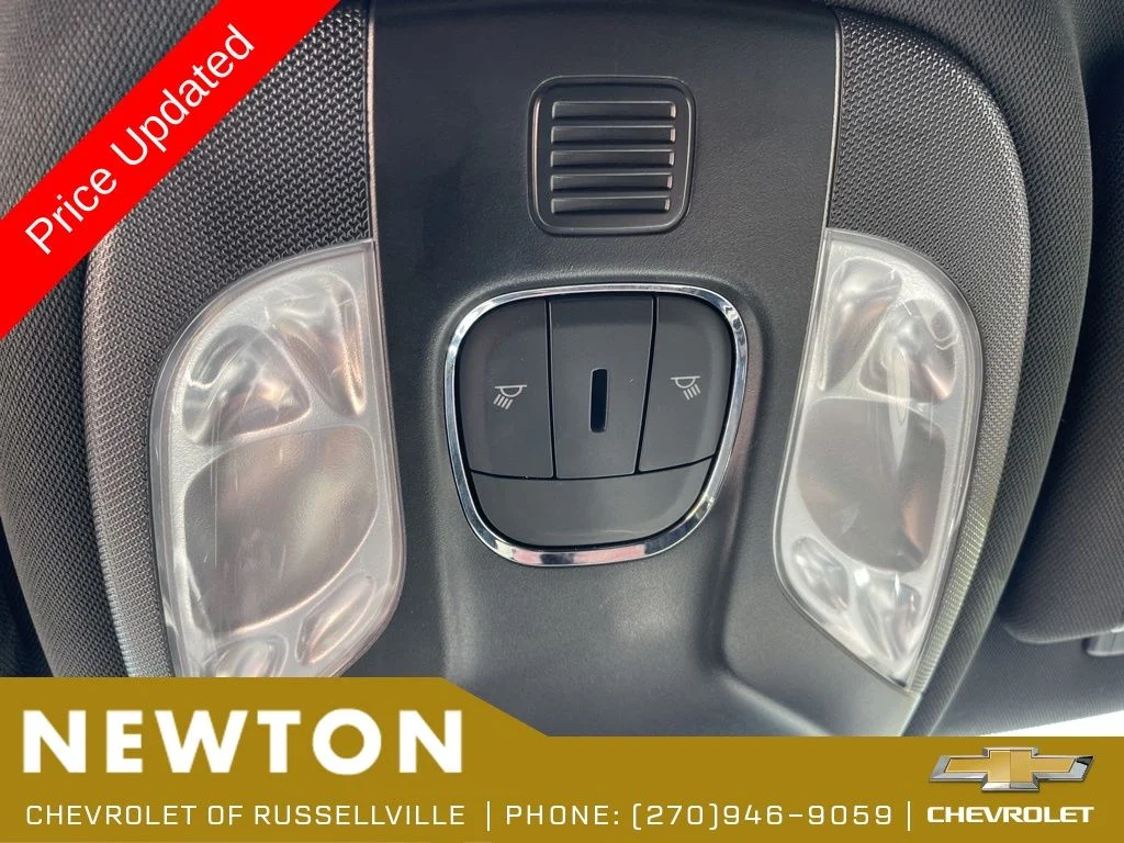 Used 2025 Bright White Clearcoat Jeep Latitude image 23