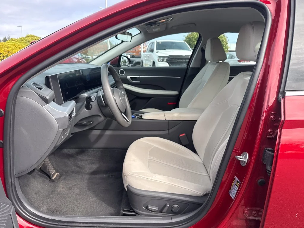 Certified Used 2025 Red Hyundai SEL image 5
